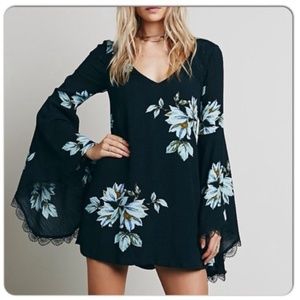 Free People boho bell-sleeve Wanderer dress - M